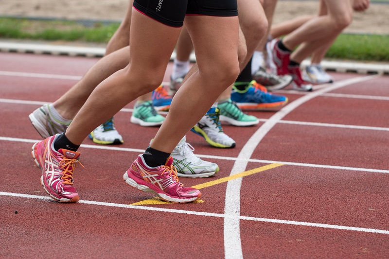 Imagebild Leichtathletinnen vor dem Start